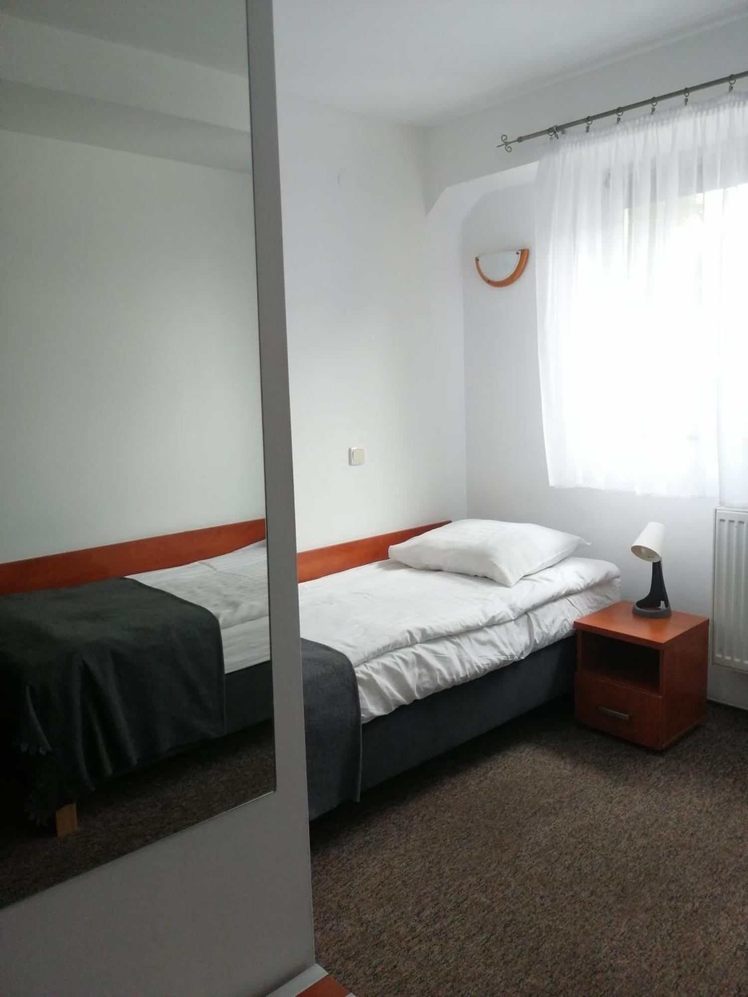 Hotel Dabrowiak Домброва-Гурнича Екстер'єр фото